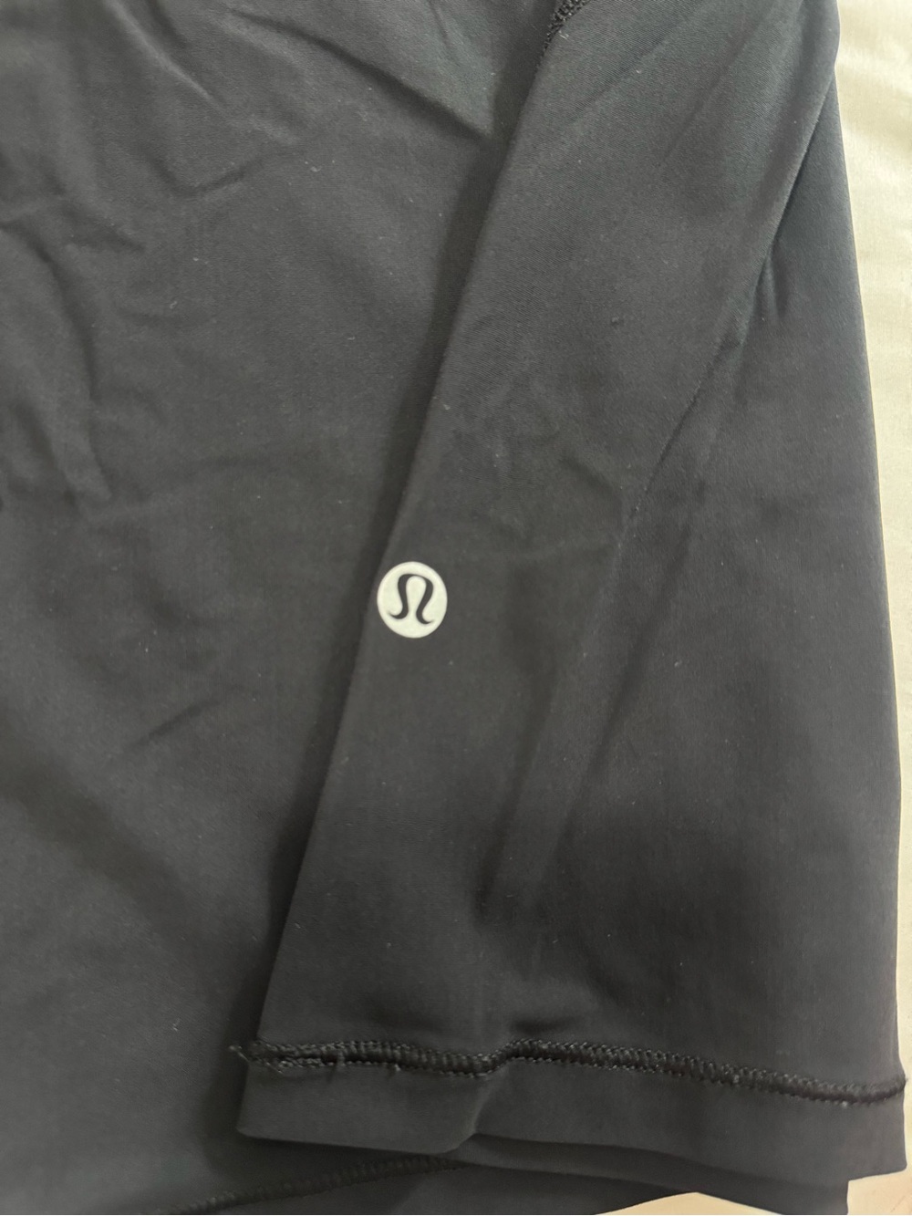 lululemon athletica Black Short-Sleeve Crew Neck Performance Tee - Picture 2 of 3
